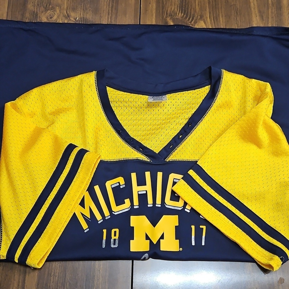 UofM Sports Jersey - Picture 11 of 13